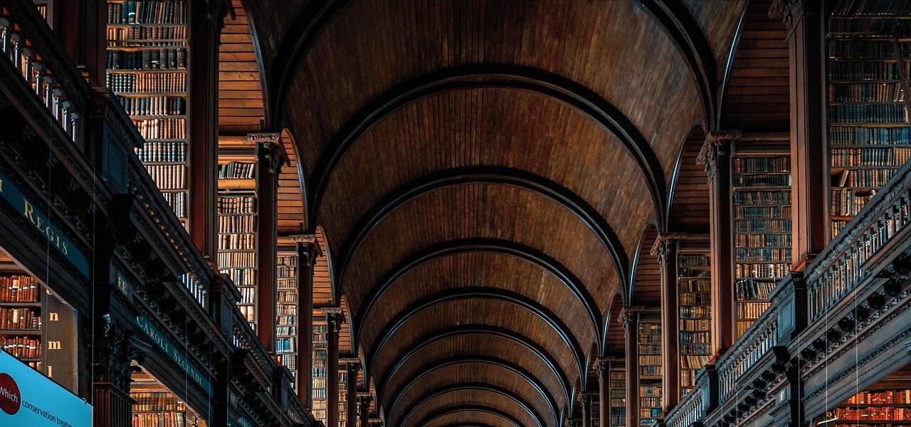Ressources Sophrologie Pleine Conscience 3 image d'une bibliothèque ancienne
